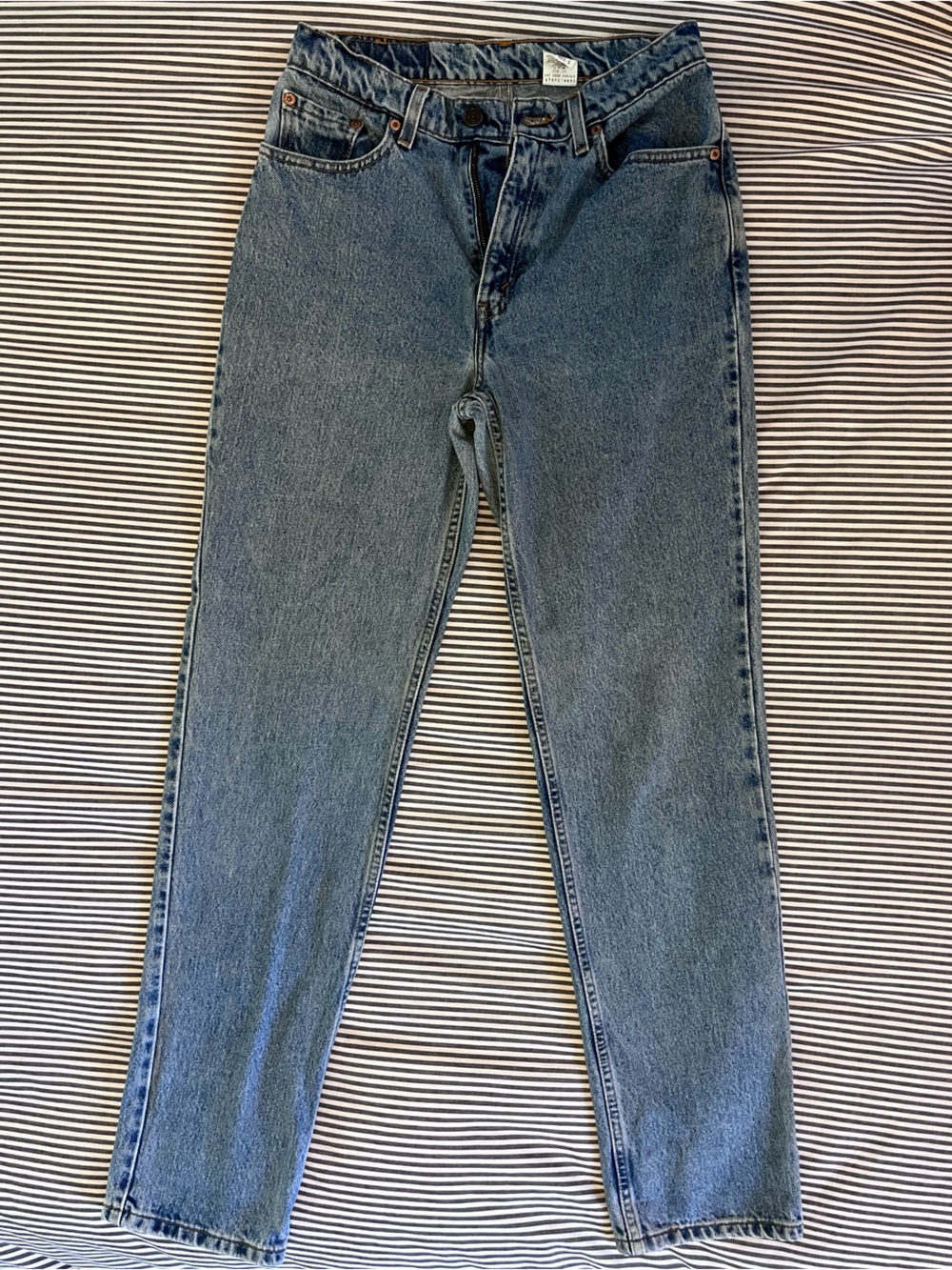 Vintage Levi’s, Perfect wash, LONG!, flattering 90s cut